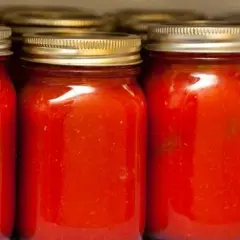 Jak przygotować sos pomidorowy do spaghetti na zimę, który zachwyci