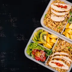 Jedz catering jak ekspert: Dieta pudełkowa i savoir-vivre