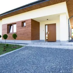 Tynk czy farba na elewacje: co wybrać dla lepszej ochrony i estetyki?