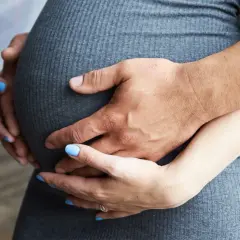Hybrydy w ciąży: Bezpieczny manicure dla przyszłych mam? Fakty