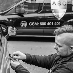 Zatrzaśnięte kluczyki? Otwórz auto bez kluczyka! Poradnik eksperta