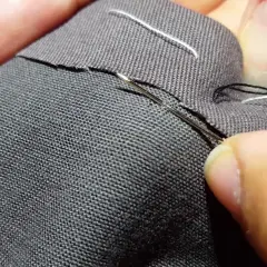 Domina coser bajos a mano: El truco invisible para tus pantalones