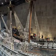 Vasa-skeppet i Stockholm, en imponerande syn av svensk historia, ger en känsla av stockholm americana.