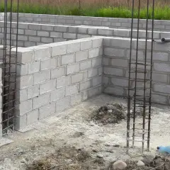 Jaki beton na fundamenty? Wybierz najlepszy rodzaj dla swojej budowy