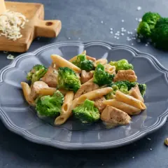Penne z kurczakiem i brokułami – prosty przepis na smaczny obiad
