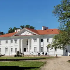 Pałac w Drohiczynie, idealne miejsce na rodzinne wycieczki. Atrakcje dla dzieci czekają!