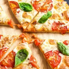 Ile kalorii ma pizza 42 cm? Sprawdź, co wpływa na kaloryczność