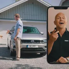 Kvinna och man diskuterar en bil med fel. En man på en mobilskärm ger råd om hur man kan byta in bil med fel.