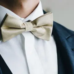 Muszka czy krawat na studniówkę? Wybierz idealny dodatek