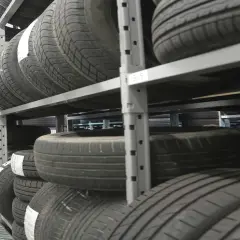Opony na oś prowadzącą: Klucz do bezpieczeństwa i oszczędności