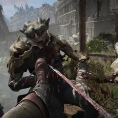 Krwawa walka z potworem w ruinach. Gracz w "Dark Messiah of Might & Magic" walczy mieczem, zadając śmiertelne ciosy.