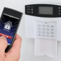 Bezprzewodowy alarm do bloku: Jak wybrać i zamontować bez problemów?