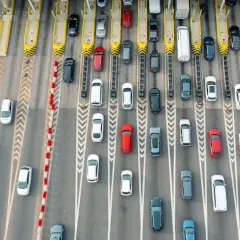Korki na autostradzie. Zastanawiasz się, jak kupić etoll online? To proste, wystarczy kilka kliknięć.