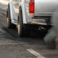 Dlaczego diesel kopci przy przyspieszaniu? Oto najczęstsze przyczyny
