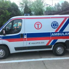 NFZ: Dojazdy na leczenie zwrot kosztów czy transport sanitarny?
