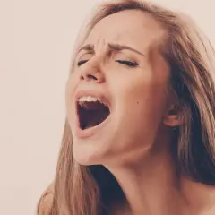 Orgazm podczas snu czy to grzech? Prawda o nocnych przyjemnościach