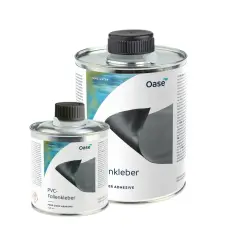 Dwa opakowania kleju do folii Oase. Mniejsza puszka zawiera 250 ml produktu, większa jest nieoznaczona objętościowo.