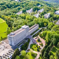 Sanatorium czy sanatorium – odkryj poprawną pisownię i znaczenie