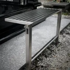 Ile kosztuje montaż ławki na cmentarzu? Sprawdź ceny i opcje