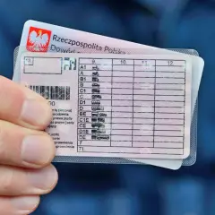 Jakie prawo jazdy potrzebne do busa do 3,5 tony? Ważne informacje