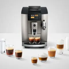 Automatyczny ekspres Jura prezentuje różne rodzaje espresso i kaw mlecznych, od małego ristretto po latte macchiato.