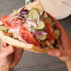 Ile kalorii ma kebab w bułce? Zaskakujące różnice w kaloryczności
