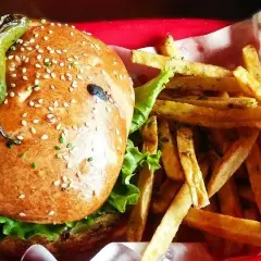 Ile kalorii ma Jalapeno Burger? Sprawdź kaloryczność i triki!