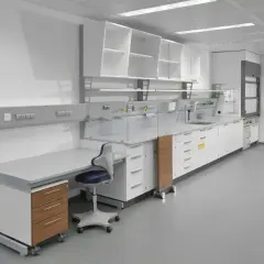 Jak powinno wyglądać laboratorium chemiczne? Projekt i BHP