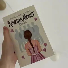 Książka Rodzina Monet o czym jest? Fabuła, wątki i tajemnice wyjaśnione