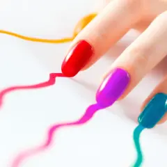 Manicure hybrydowy: Prawda o kosztach, zdrowiu i alternatywach
