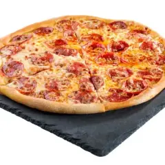 Średnia pizza Domino's ile cm? Sprawdź, zanim zamówisz!