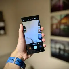 Jak włączyć siatkę w aparacie Samsung? Na ekranie telefonu widać siatkę pomocniczą, która ułatwia kadrowanie.