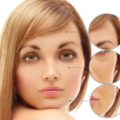 Kvinnas ansikte med närbilder som visar rynkor före och efter behandling med retinoid eller retinol.