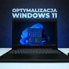 Laptop z ekranem Windows 11 i menu start. Napis "Optymalizacja Windows 11" nad ekranem. Obok myszka komputerowa.