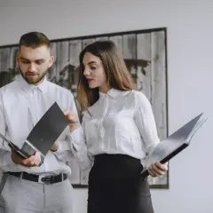 Jakie dokumenty do notariusza przy sprzedaży mieszkania musisz mieć, aby uniknąć problemów?