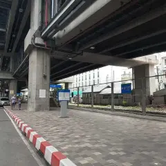 Jak dojechać na lotnisko w Bangkoku? Sprawdź najlepsze opcje transportu
