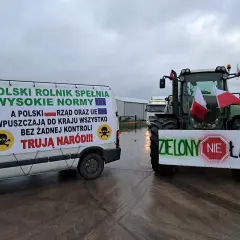 Rolnicy protestują przeciwko polityce rządu i UE. Na banerze: "Zielony nie ład".