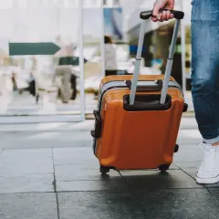 Jak zgłosić pracę na czarno? PIP, ZUS, dowody i konsekwencje