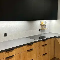 Jak odnowić płytki w kuchni bez kucia? 5 tanich metod DIY.