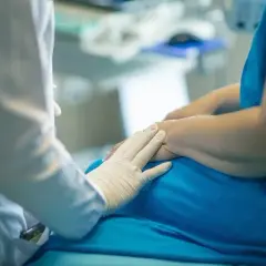 Lekarz rezydent: Kim jest, ile zarabia i jak dba o pacjentów?