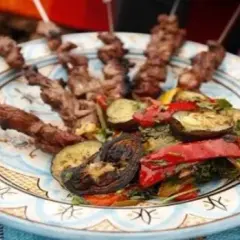 Z czego jest baranina w kebabie? Odkryj prawdę o składzie mięsa