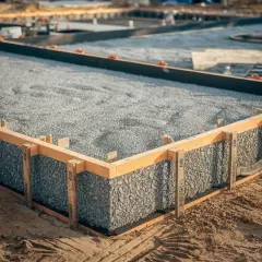 Jaki żwir pod płytę fundamentową, aby uniknąć problemów z fundamentami?