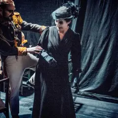 Czego nie widać w Teatrze Wybrzeże – absurd i krytyka w teatrze