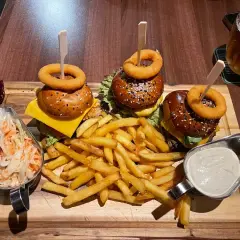 Harrachov: Gdzie zjeść? Najlepsze restauracje, ceny i porady!