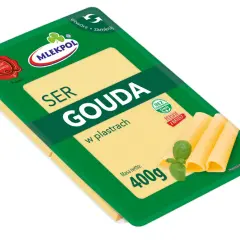 Opakowanie sera Gouda w plastrach z listkami bazylii i napisem "Mlekpol".