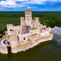 Nowy zamek w Polsce: kontrowersje, historia i architektura Stobnicy