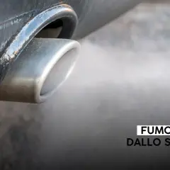 Fumo bianco dallo scarico dell'auto, un segnale da non sottovalutare.