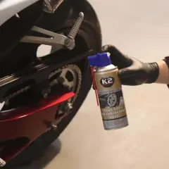 Smar do łańcucha motocyklowego: Suchy czy mokry? Wybierz mądrze!