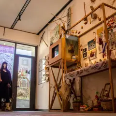 Esposizione di strumenti e pupazzi legati ai canti popolari siciliani.
