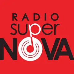 Logo Radia Supernova. Czarny napis "RADIO SUPER NOVA" na czerwonym tle. Litera "O" w "SUPER" i "NOVA" stylizowana na nutę.